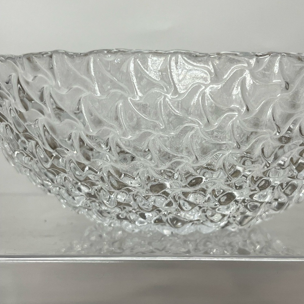 Textured Glass Bowl Wavy Pattern Clear‎ Scalloped Edge 7 Inch